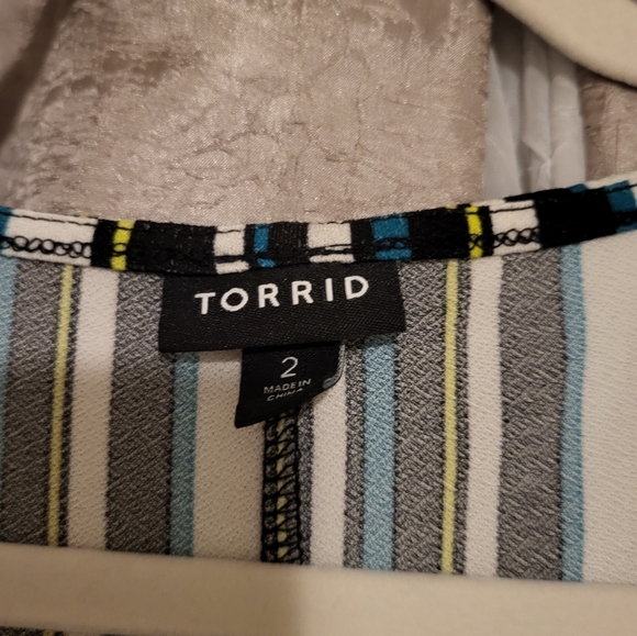 Torrid Size 2 dress with waist tie and flutter sleeves - Picture 2 of 7